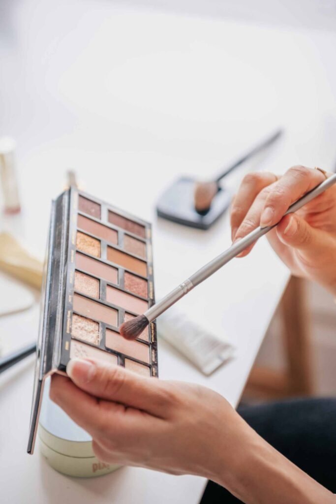 Transform Your Look with Bold Makeup Transform Your Look With Bold Makeup 683x1024